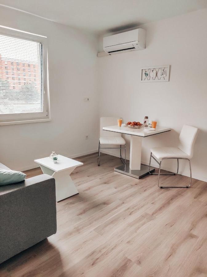 Studio Apartment Sanya #2 Ljubljana Bagian luar foto